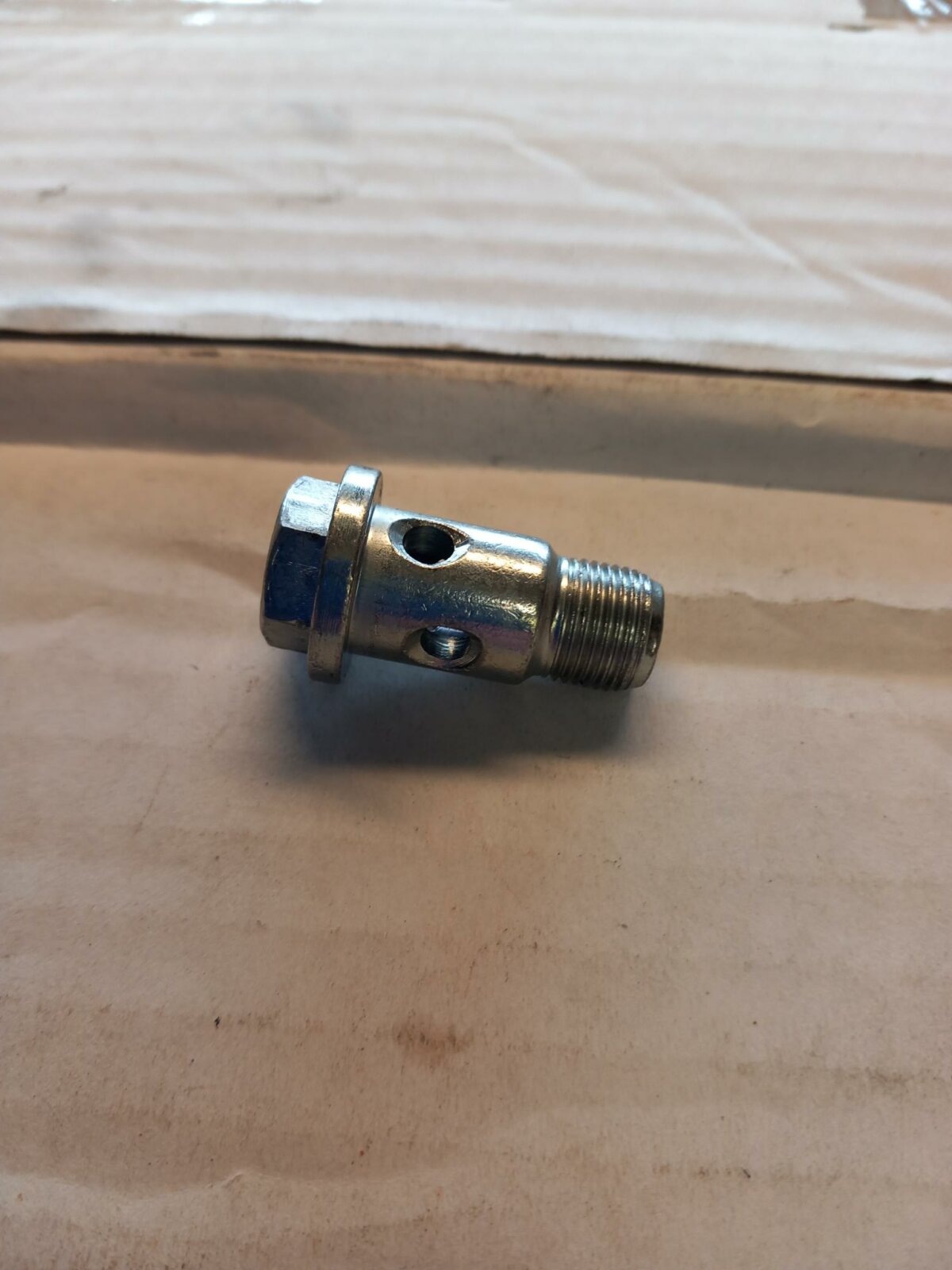 Hyosung Oil Cooler Union Bolt - Image 1