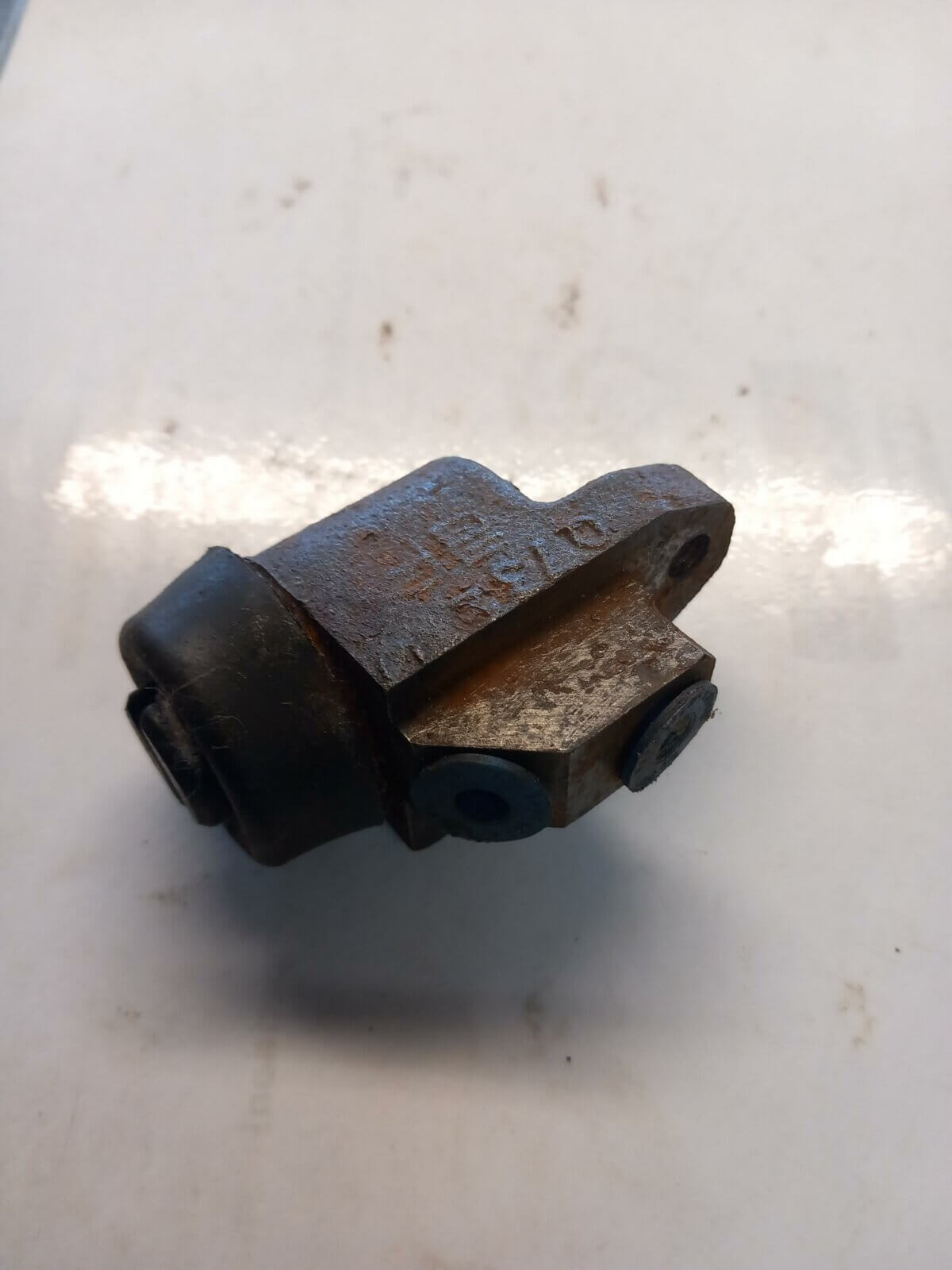 Lockheed Slave cylinder - Image 1