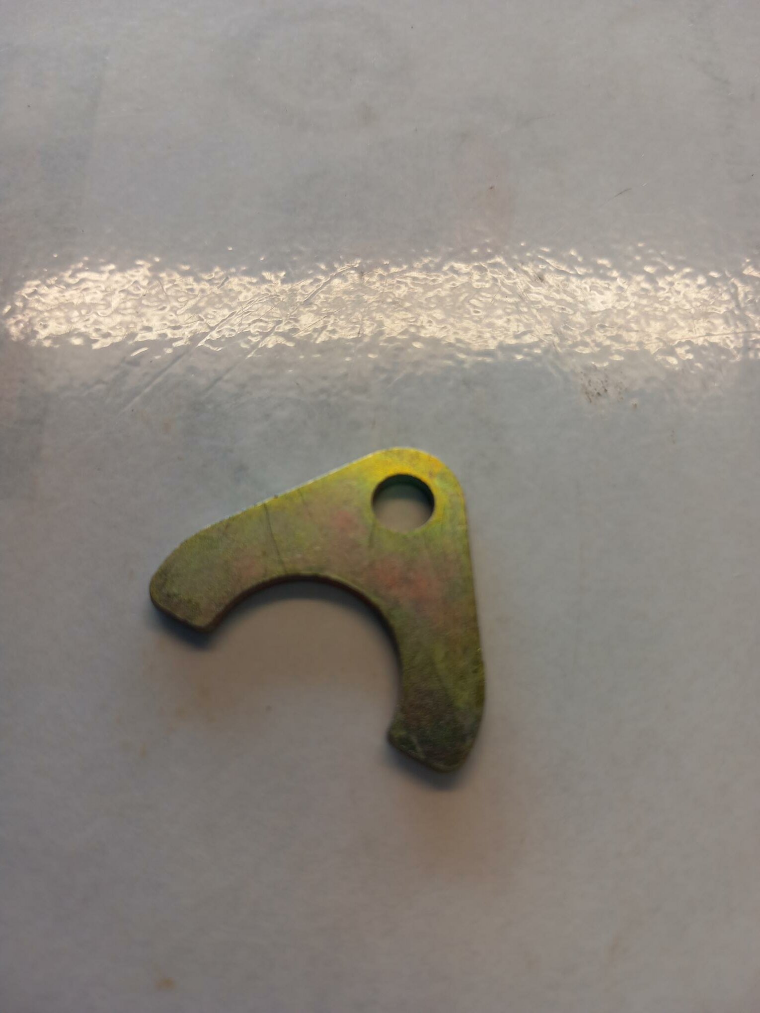 13557hg2600 Hyosung Automatic Choke Retaining Plate - Image 1