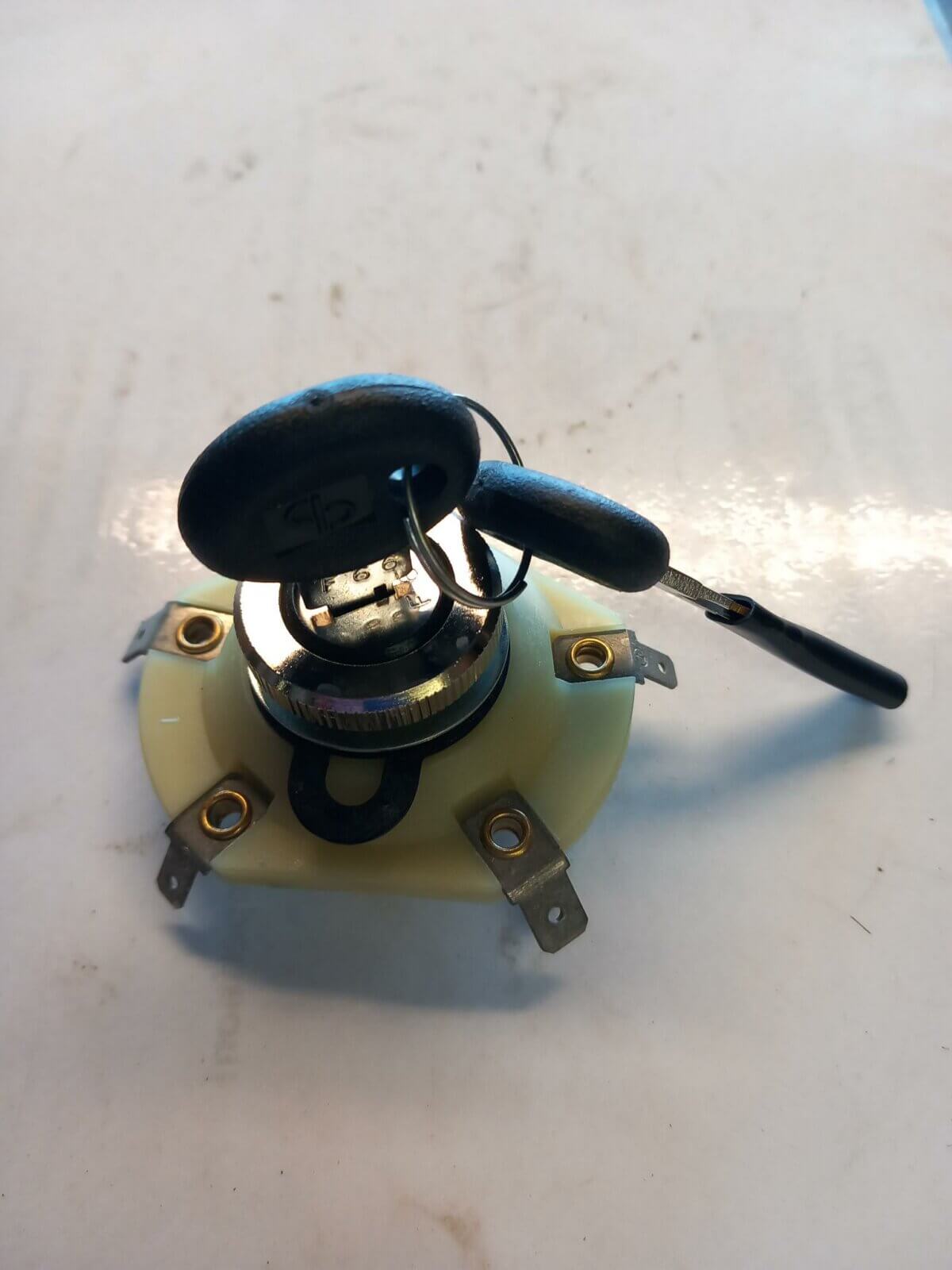 Vespa Ignition Switch - Image 1