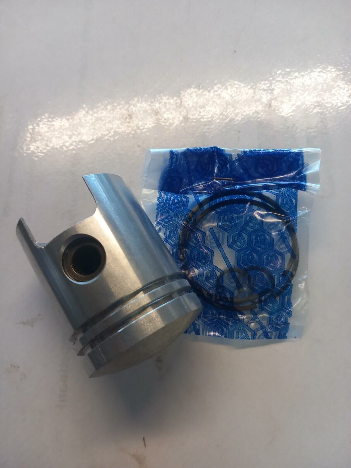Vespa Piston Assembly - Image 1