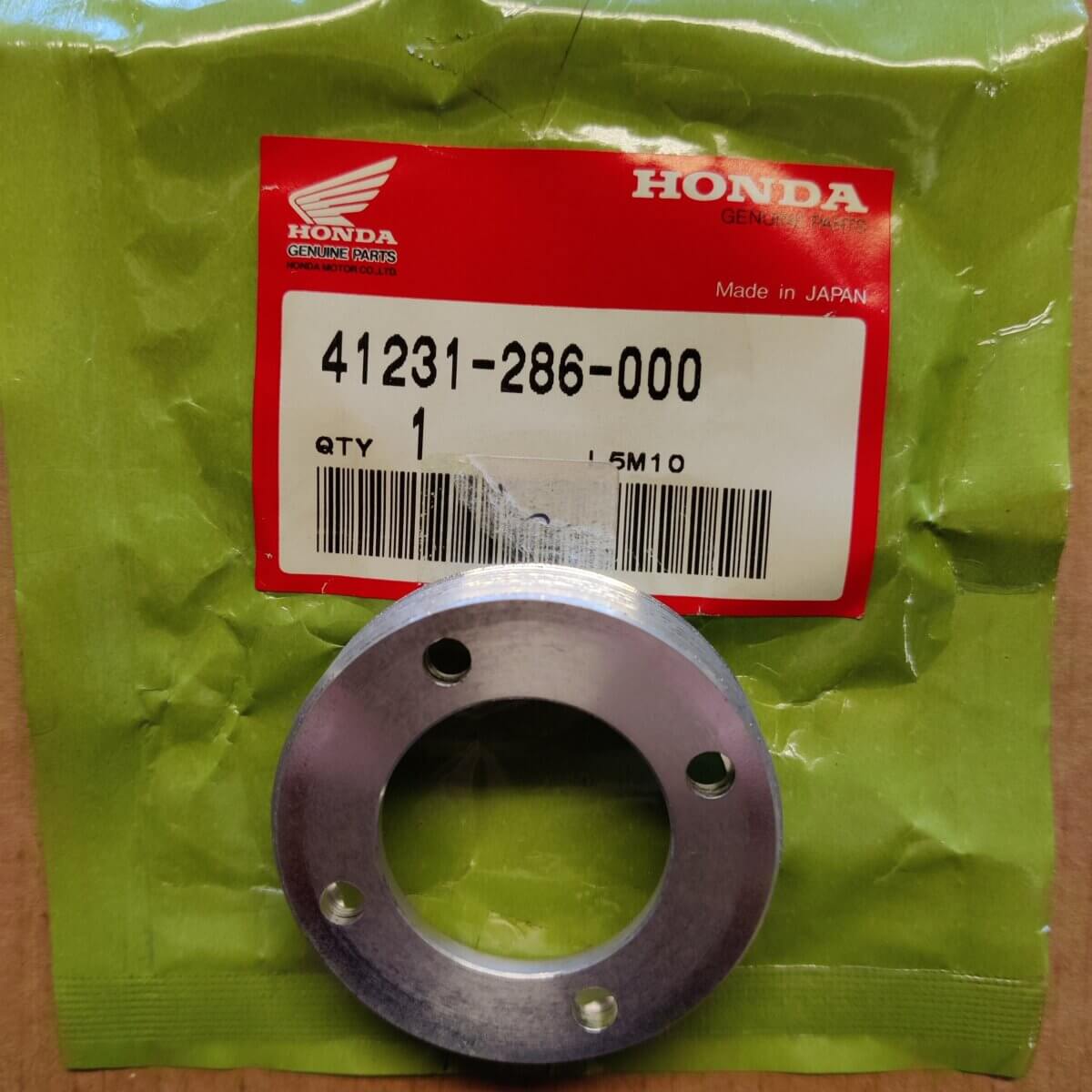 Honda Bearing Retainer - Image 1