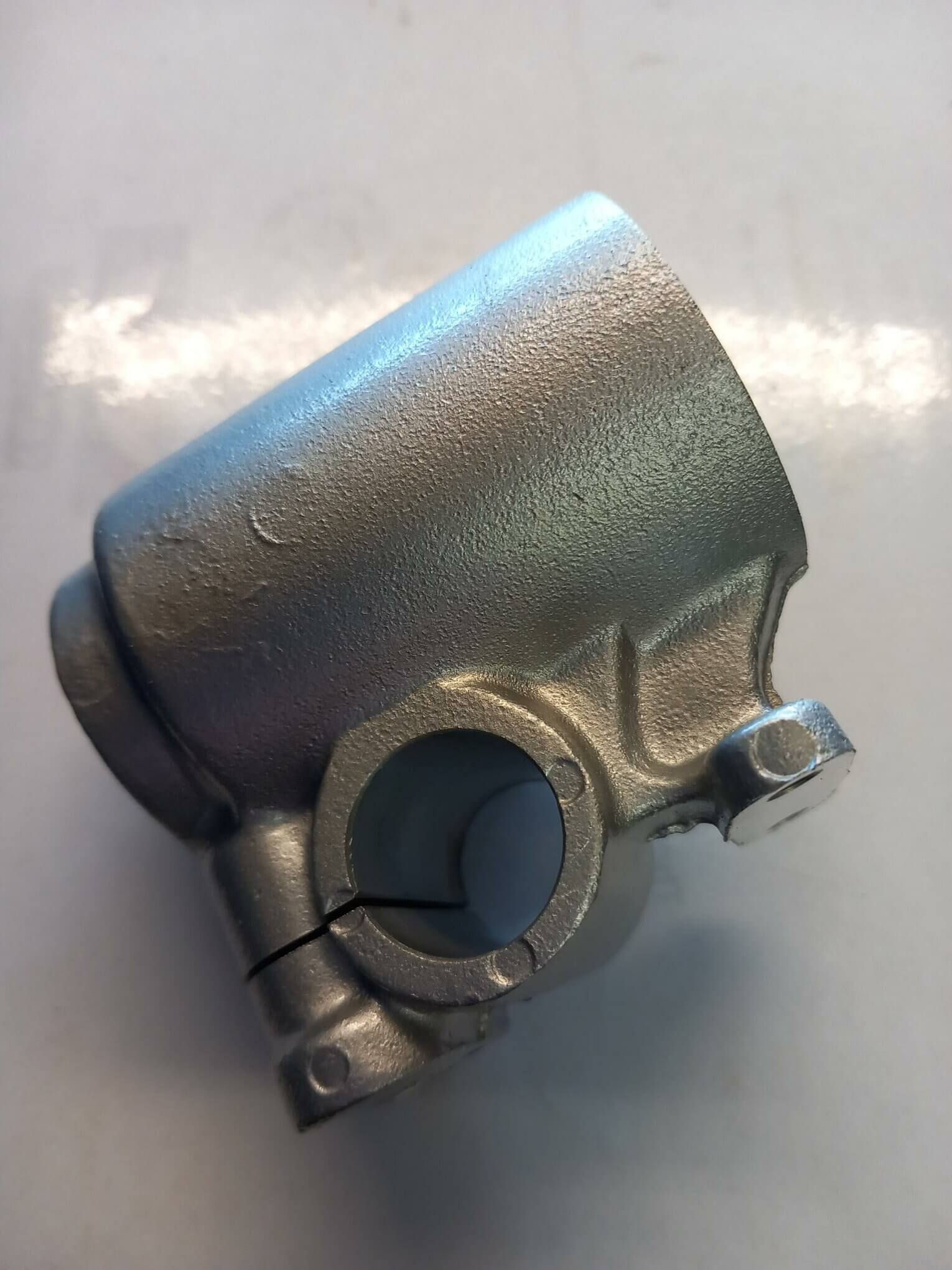 51103hg5800a Hyosung Front Fork Lower Clamp RH - Image 1