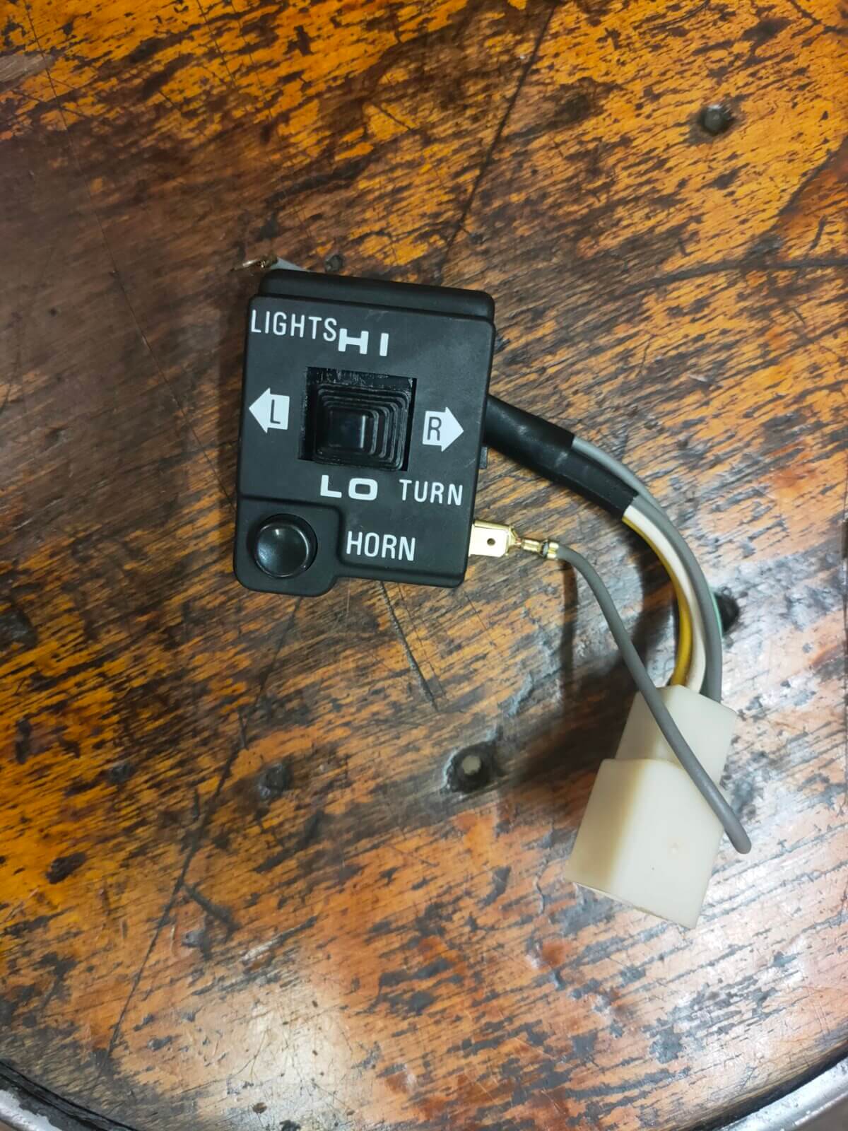 Suzuki LH Switch Gear Assembly - Image 1