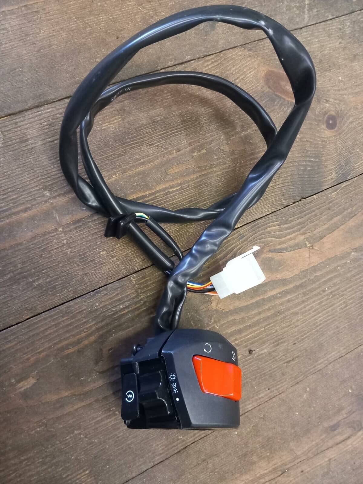 Sinnis RH Switch Assembly - Image 1